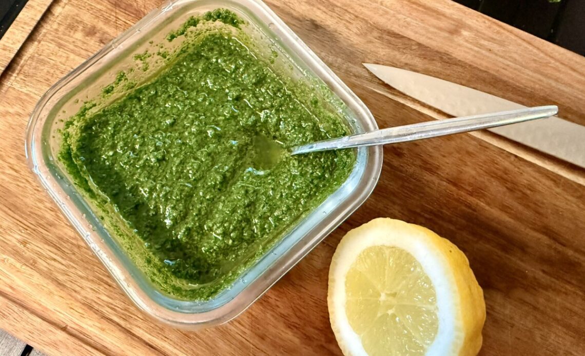 Parsley and lemon sauce