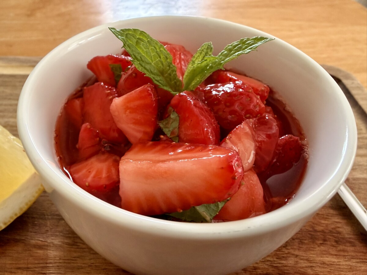 Strawberry salad and mint