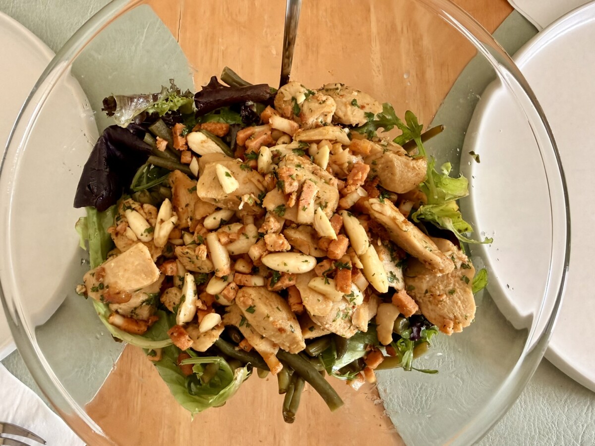 Green bean and chicken salad
