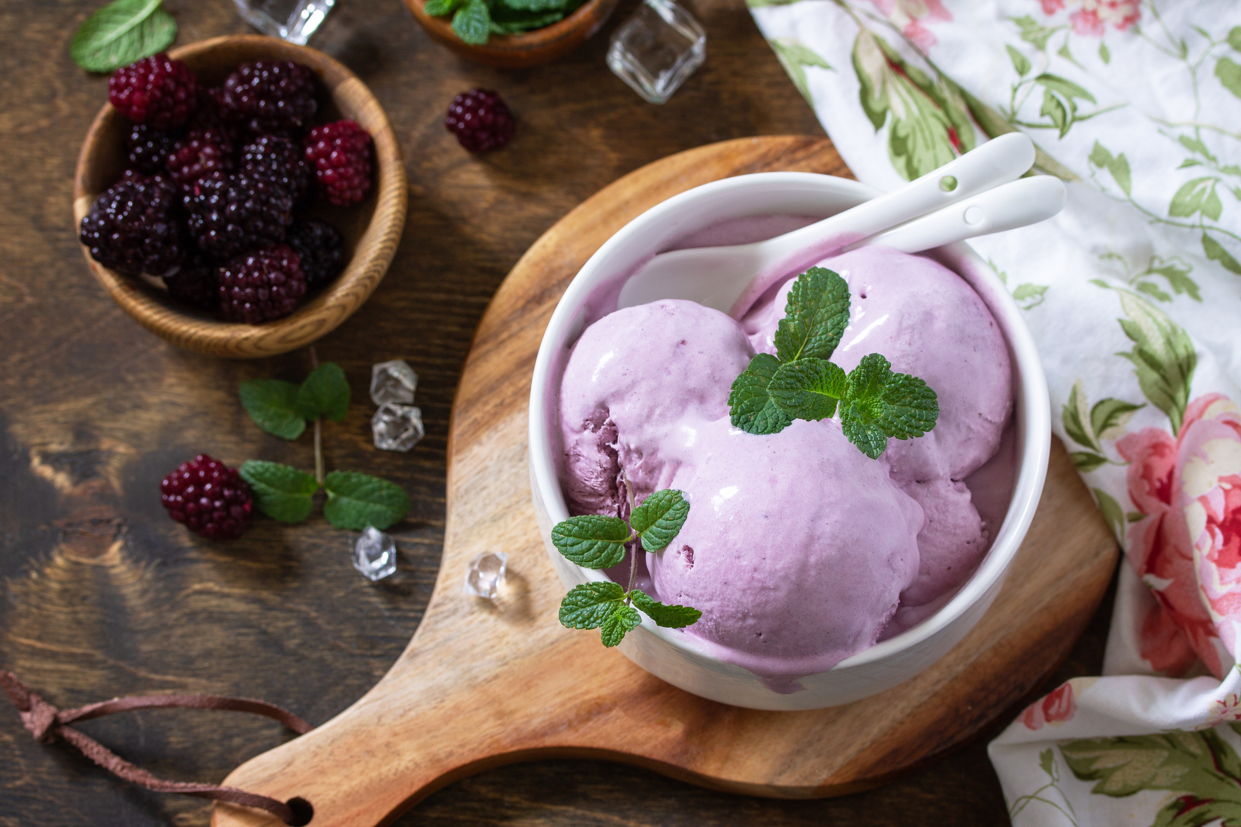 Blackberry frozen yogurt