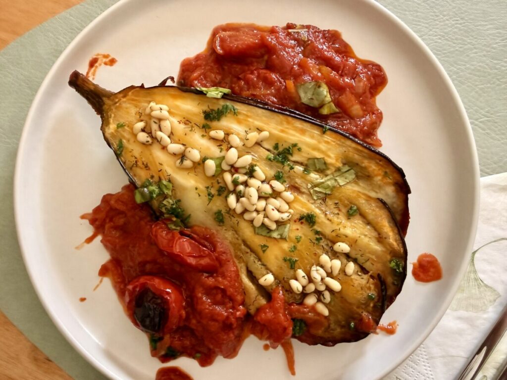 Fanned aubergine