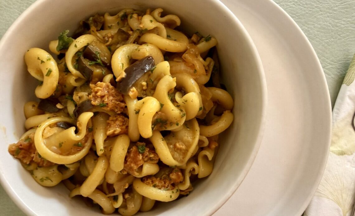 Aubergine and sausage pasta