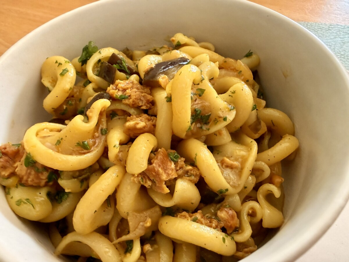 Aubergine and sausage pasta