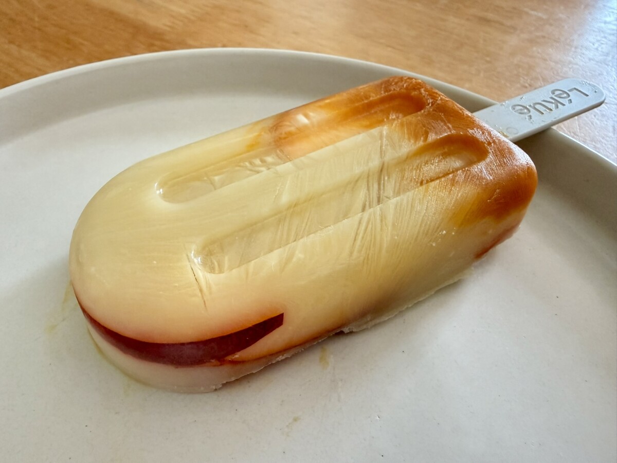Peach and mango ice pops