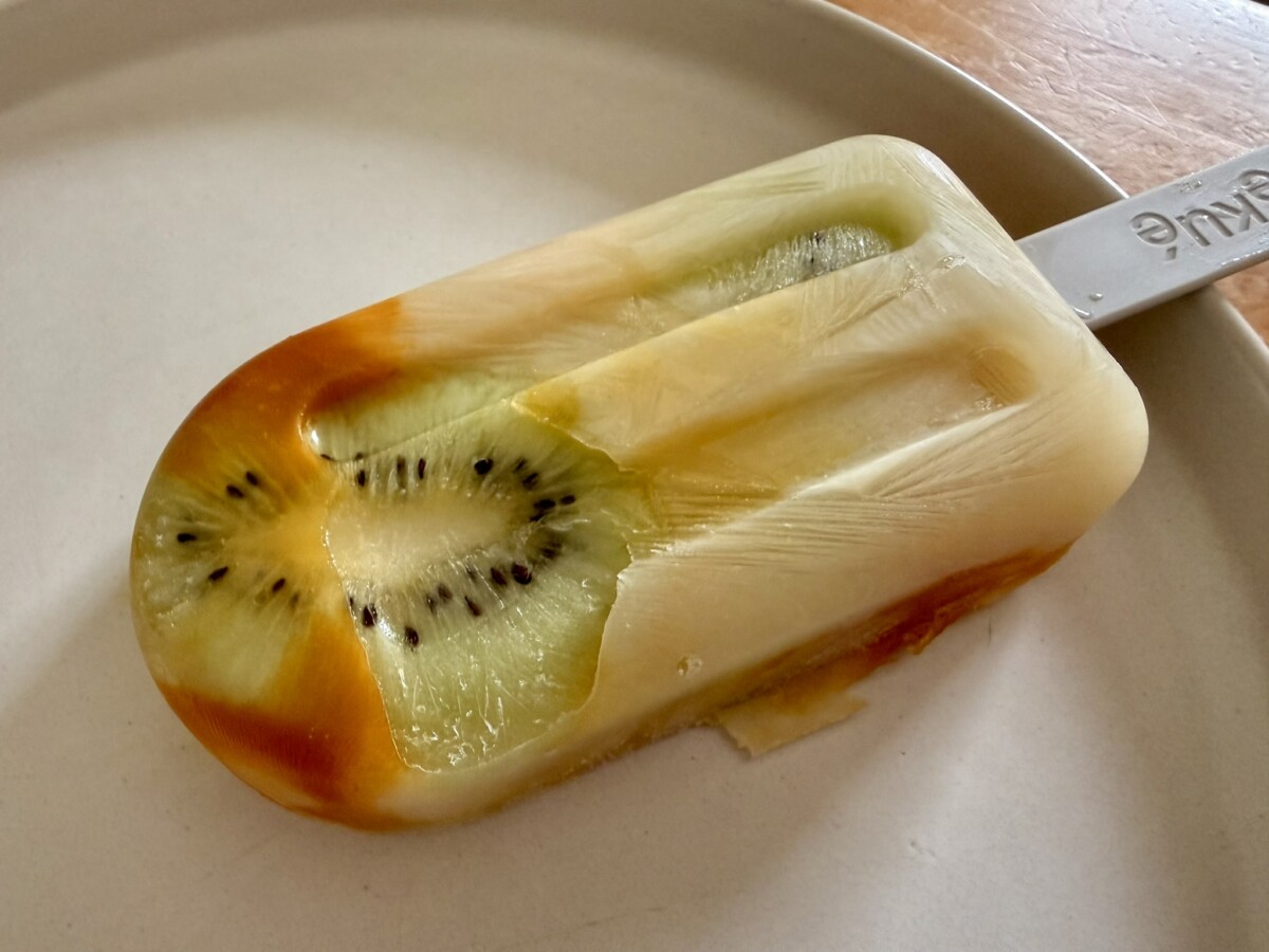 Kiwi and mango ice pops