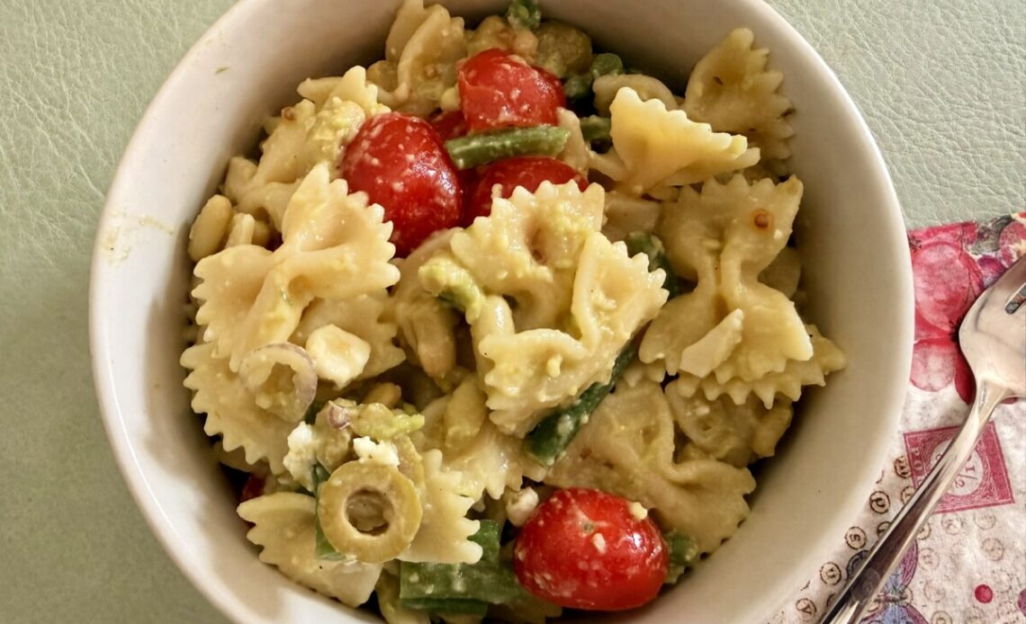 Avocado pasta salad