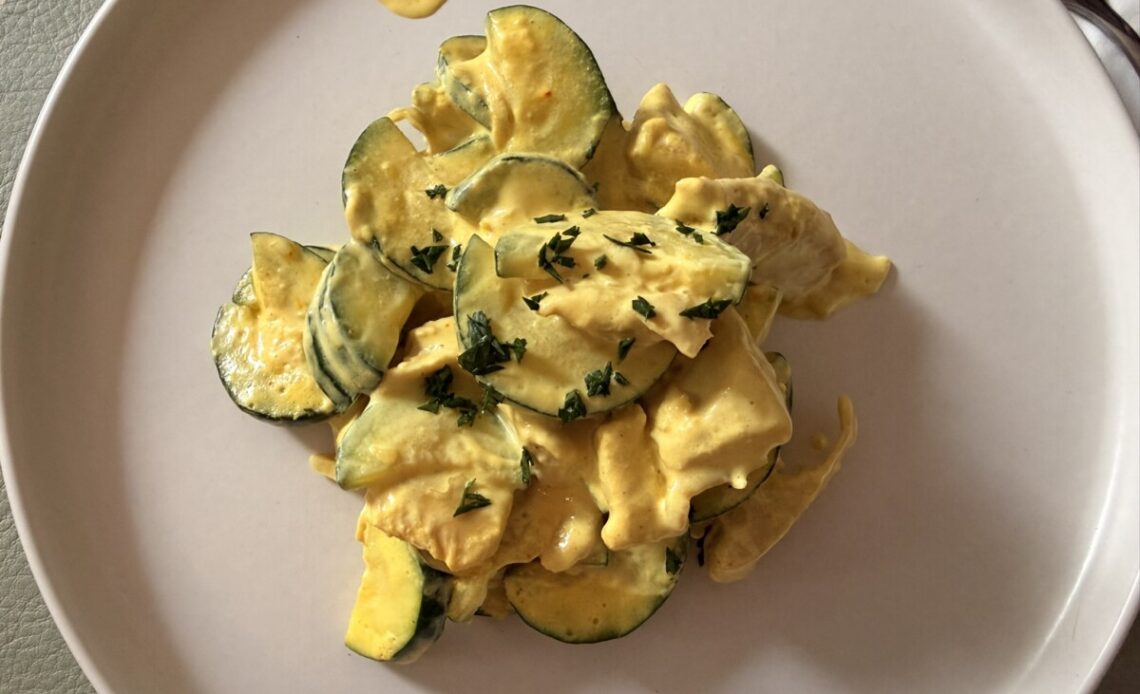 Saffron chicken with zucchini