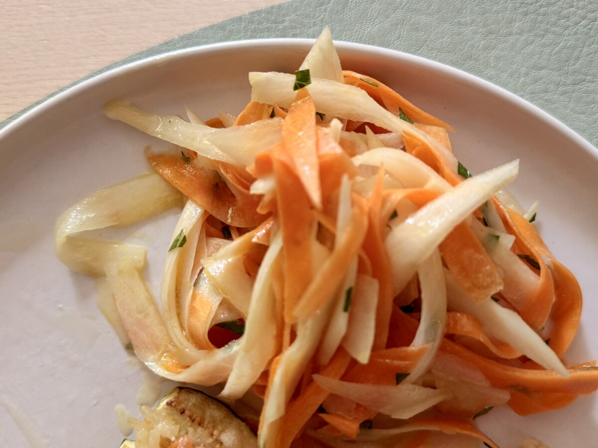 Carrot and black radish salad